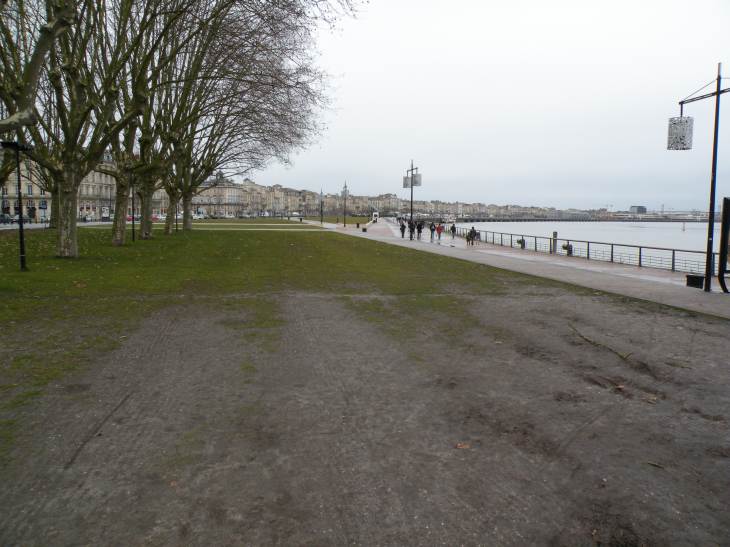  quais aménagés avec espaces verts